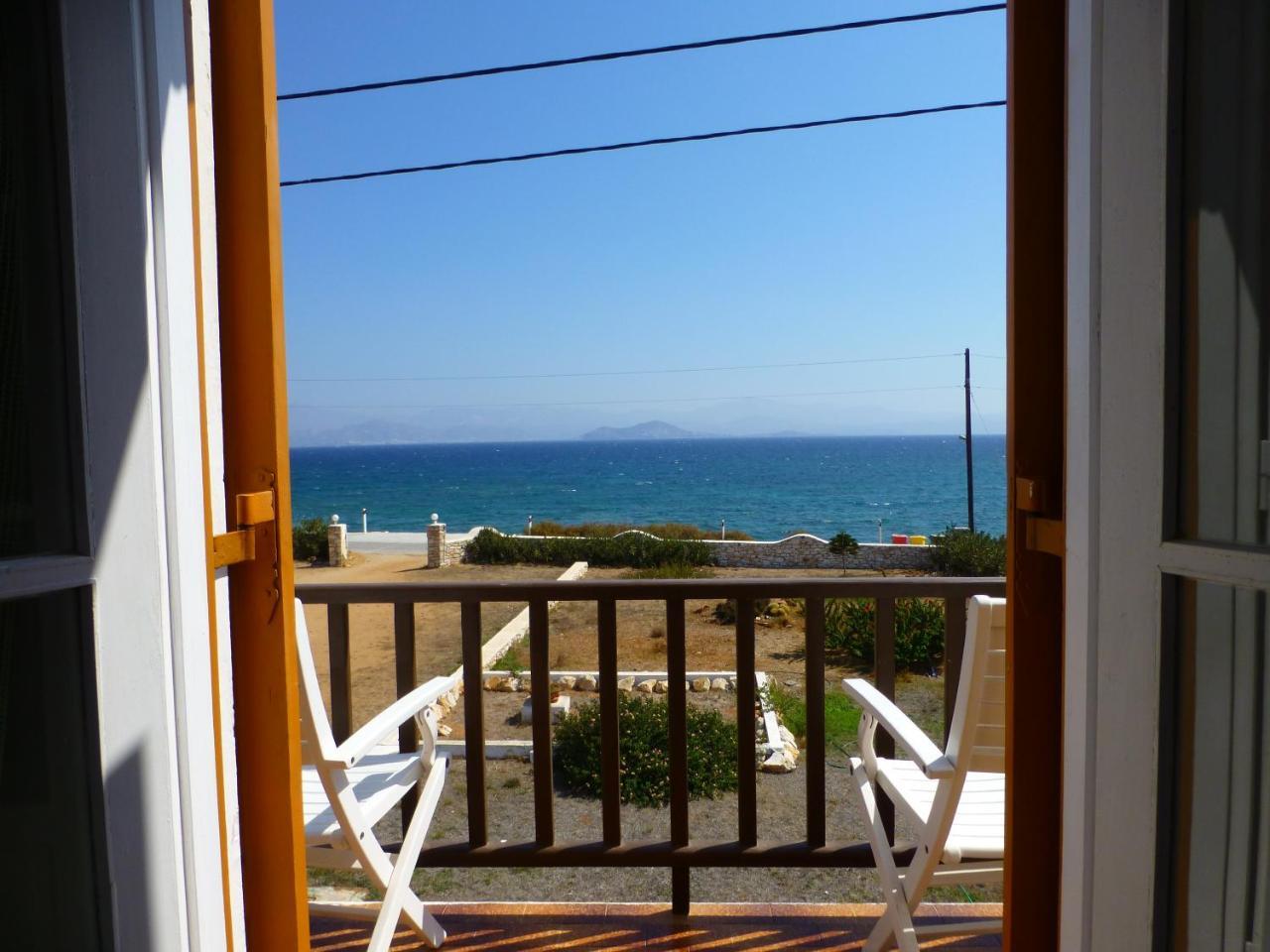 Arokaria Seaside Hotel Амбелас Екстериор снимка